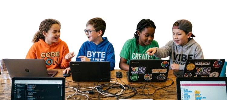 Enfants apprenant l'intelligence artificielle sur ordinateur